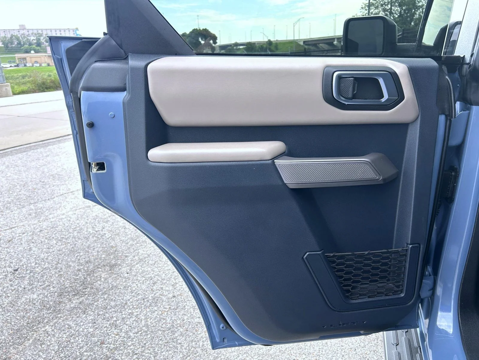 Used 2023 Gray Ford Wildtrak image 17
