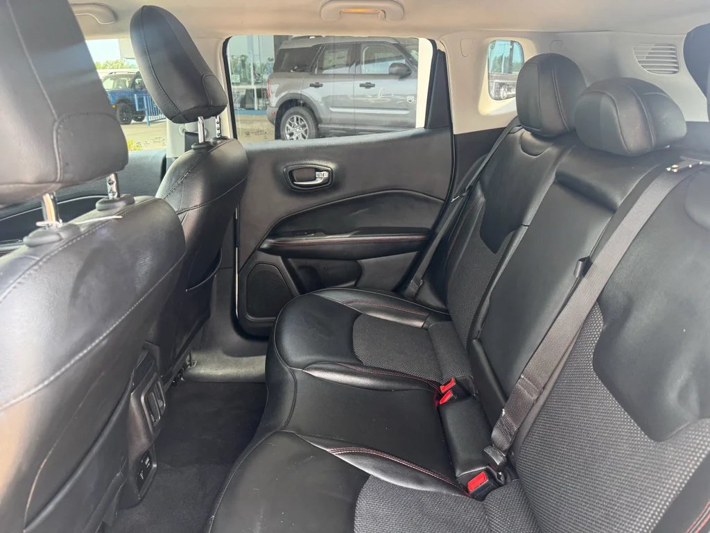 Used 2020 White Clearcoat Jeep Trailhawk image 4