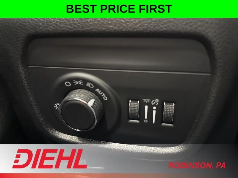 New 2026 Silver Zynith Exterior Paint Jeep Altitude image 23