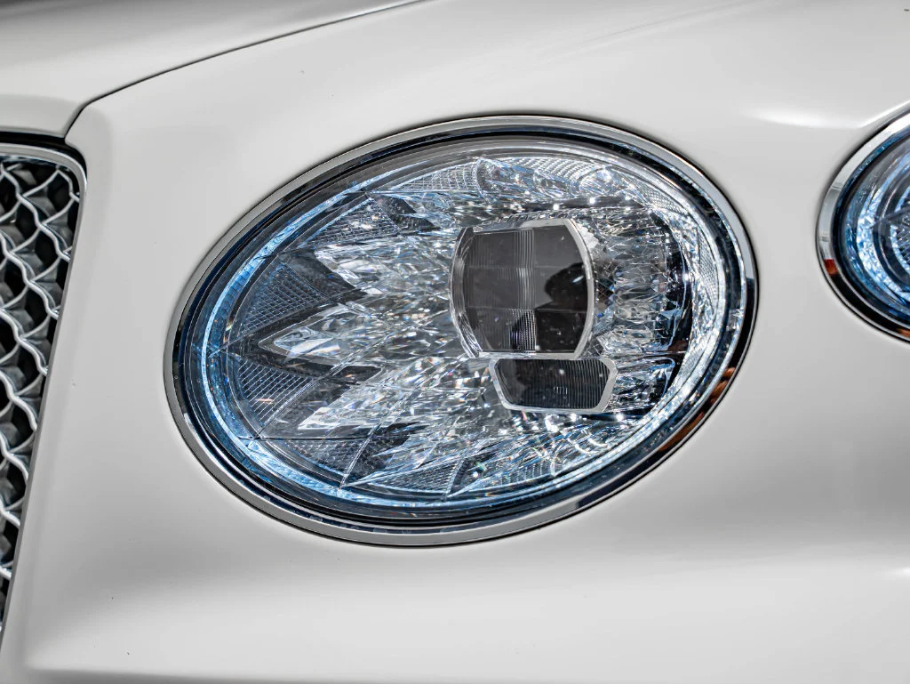 Used 2022 White Bentley V8 image 13