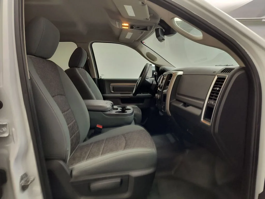 Used 2016 Bright White Ram SLT image 28