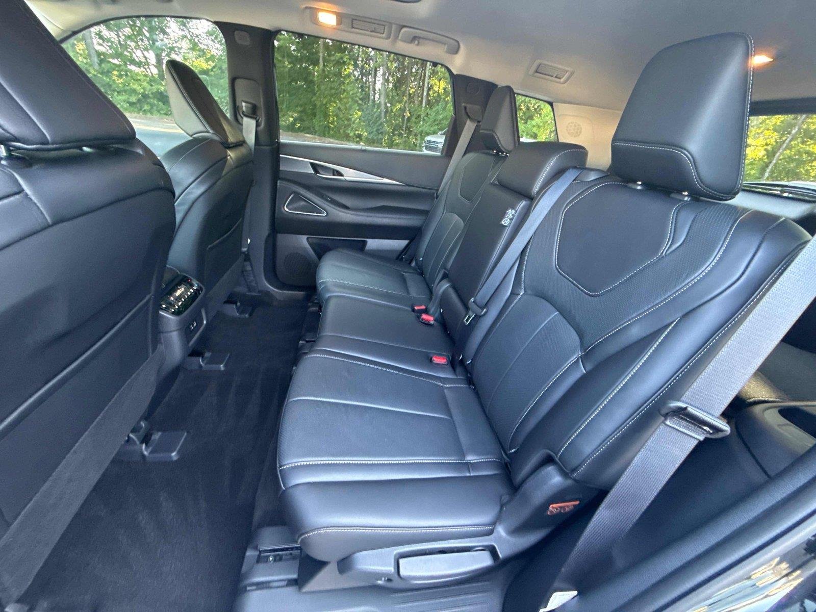 Used 2025 Mineral Black INFINITI LUXE image 12