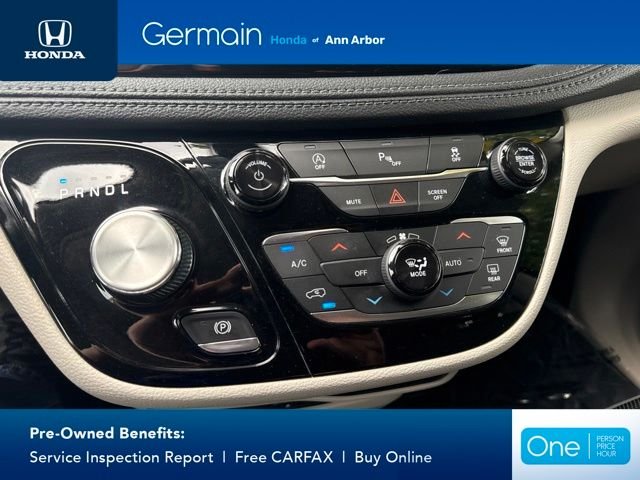Used 2019 Brilliant Black Crystal Pearlcoat Chrysler Limited image 37