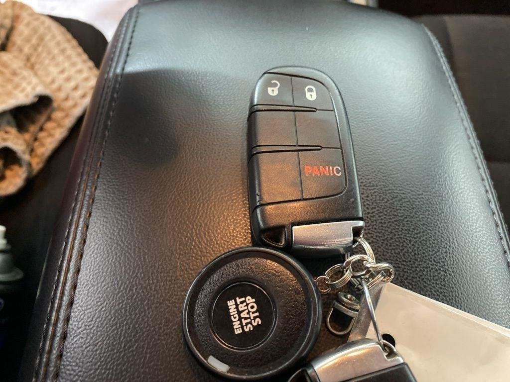 Used 2017 Granite Crystal Metallic Clear Jeep Laredo image 22