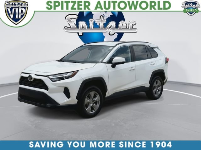 Used 2025 White Toyota XLE image 5