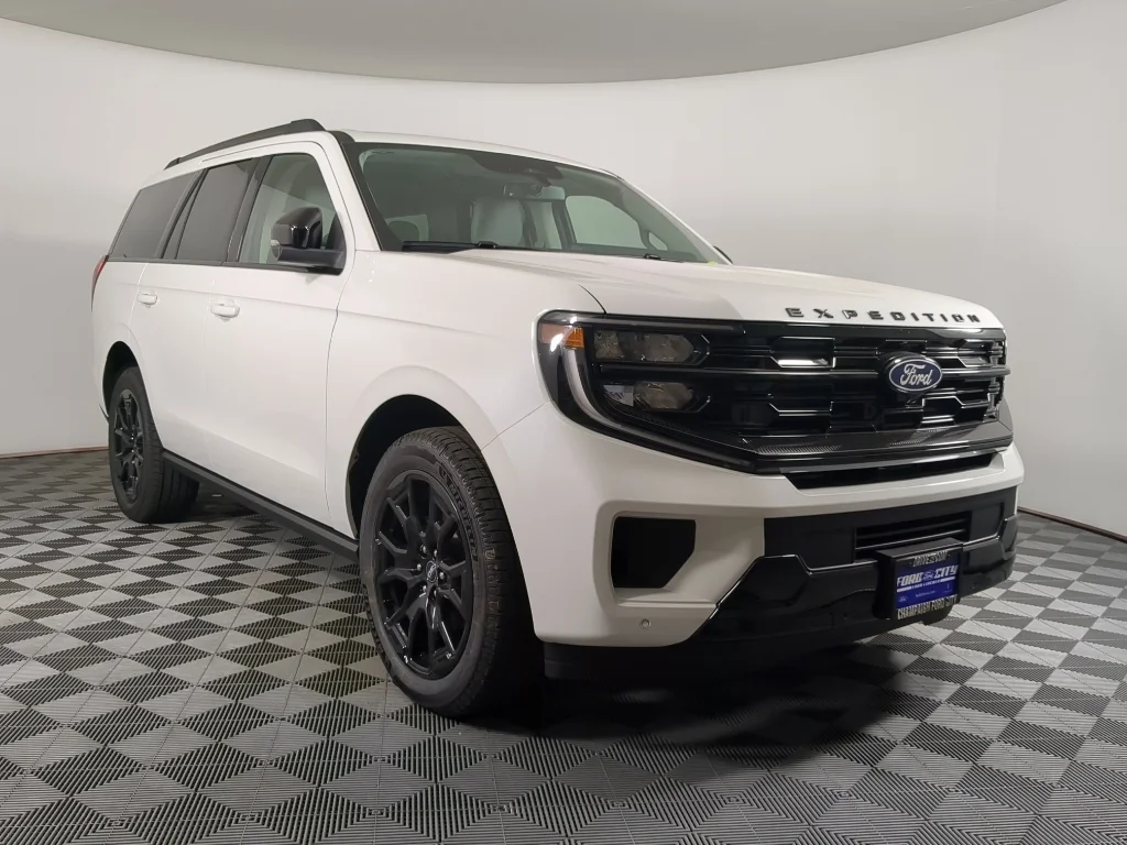 New 2027 Star White Metallic Tri-Coat Ford Platinum image 3