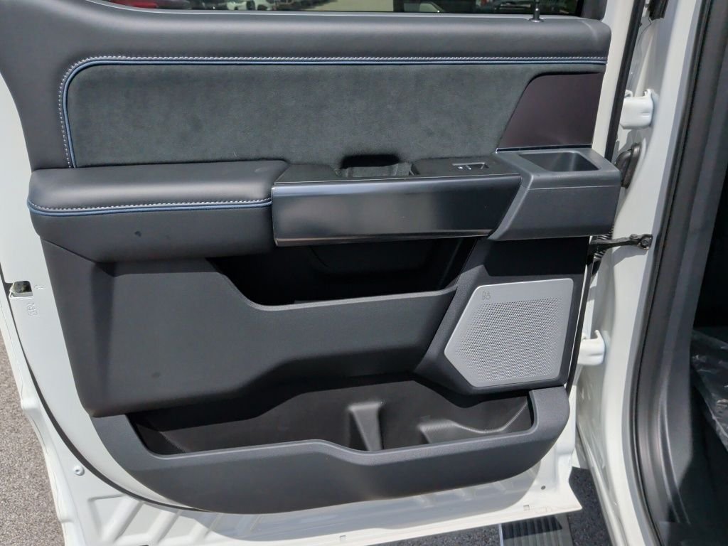 New 2026 Star White Metallic Tri-Coat Ford F-250® Platinum® image 39