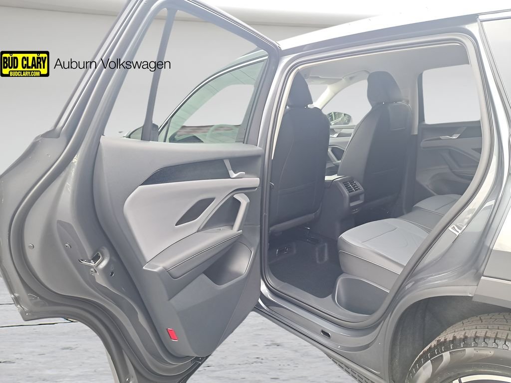 2025 Volkswagen Tiguan SE - Photo 14
