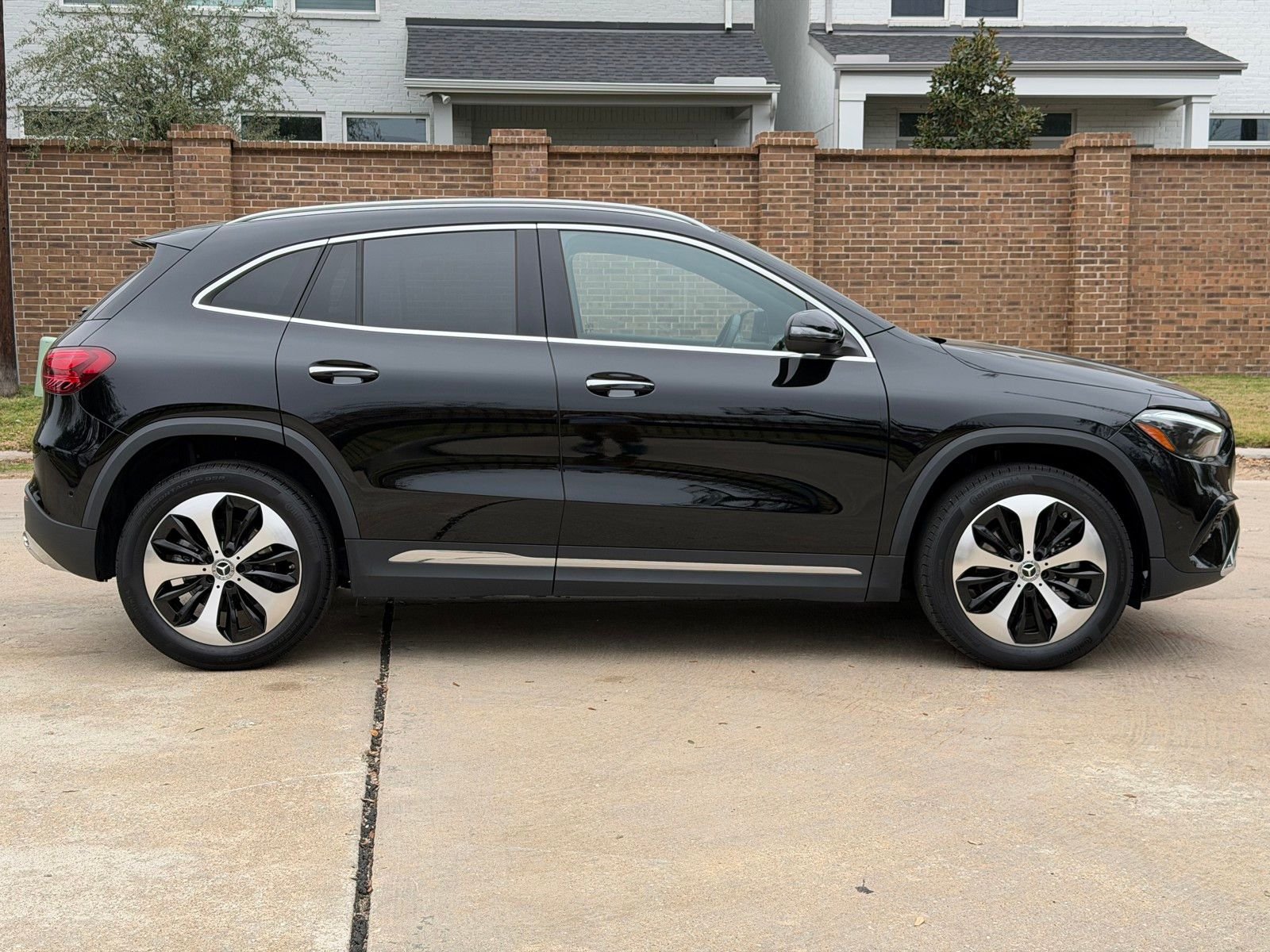 Certified Used 2025 Black Mercedes-Benz GLA 250 image 11
