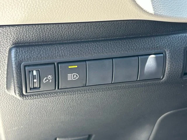 Used 2020 White Toyota LE image 17