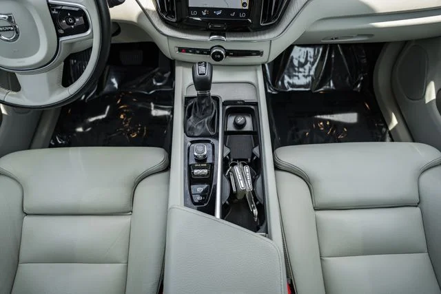 Used 2019 Denim Blue Volvo T5 Inscription image 26