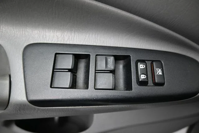 Used 2015 White Toyota Base image 19