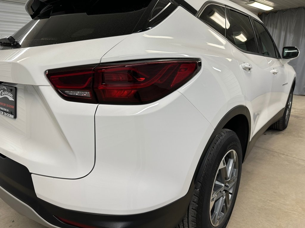 Used 2025 Summit White Chevrolet LT image 26