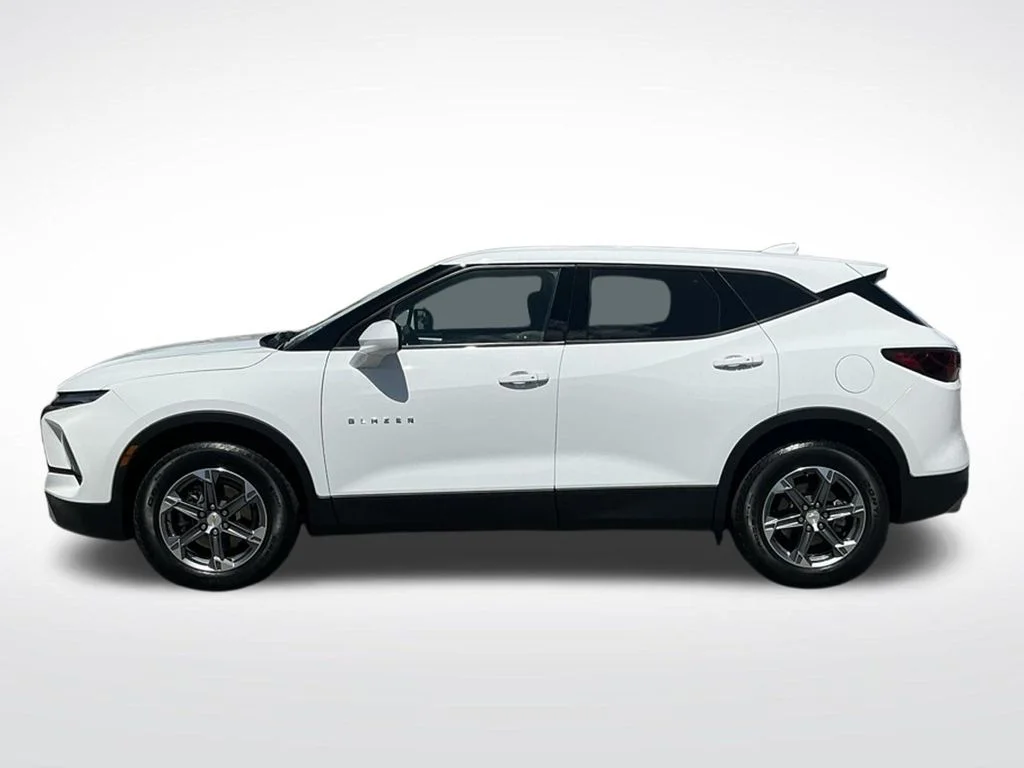 Used 2024 White Chevrolet LT image 3