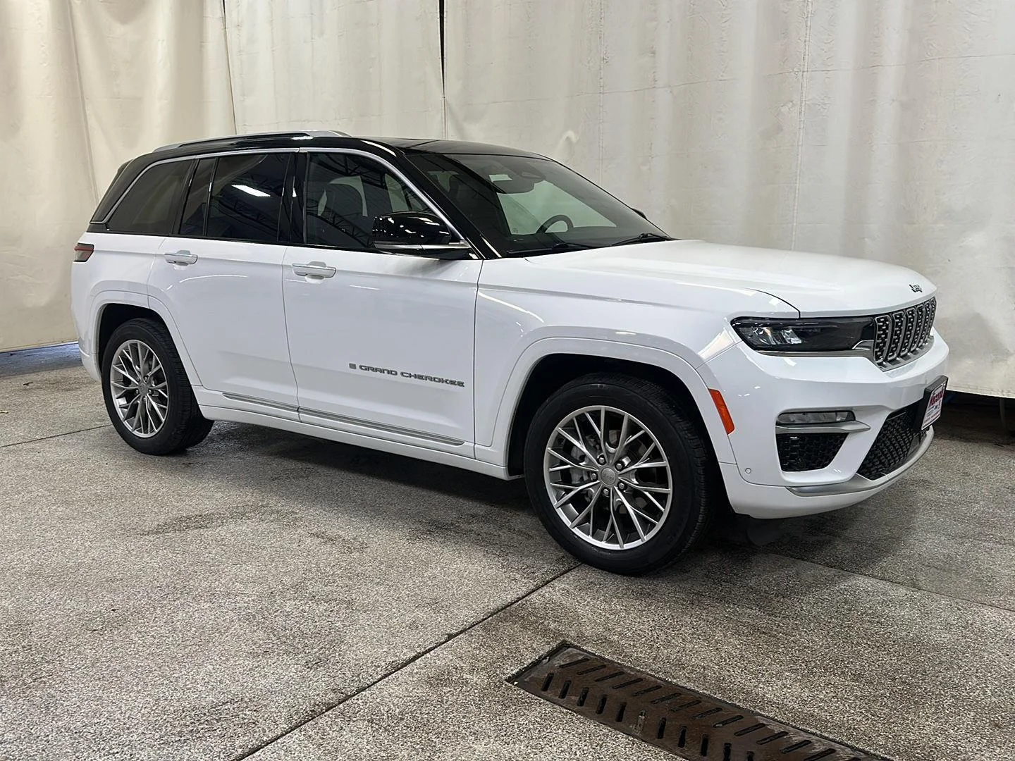 Used 2023 Bright White Clearcoat Jeep Summit image 7