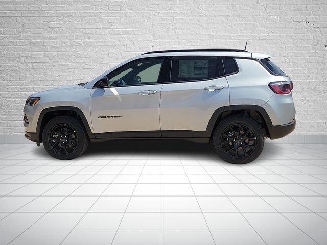 New 2026 Silver Zynith Metallic Clear-Coat Exterior Paint Jeep Latitude image 2