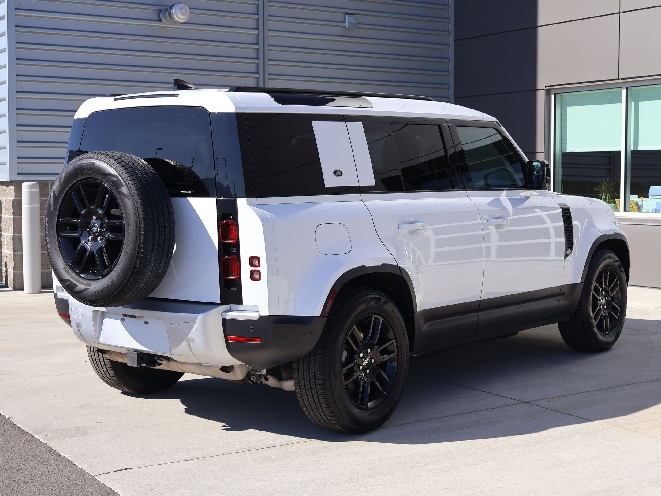Used 2024 Fuji White Land Rover 110 P300 S image 5
