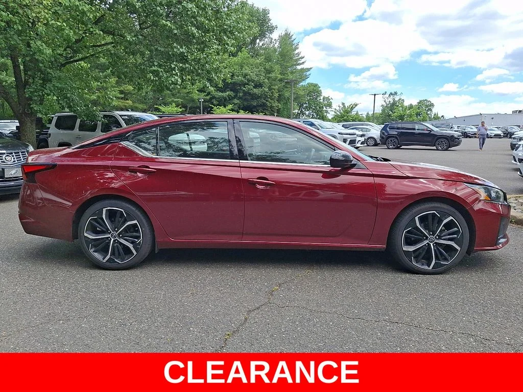 Used 2024 Red Nissan 2.5 SR image 7