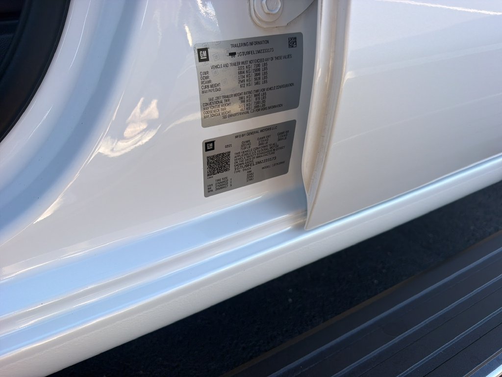 Used 2021 White GMC Denali image 24