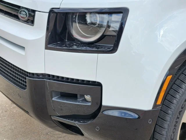 New 2026 Fuji White Land Rover V8 image 8