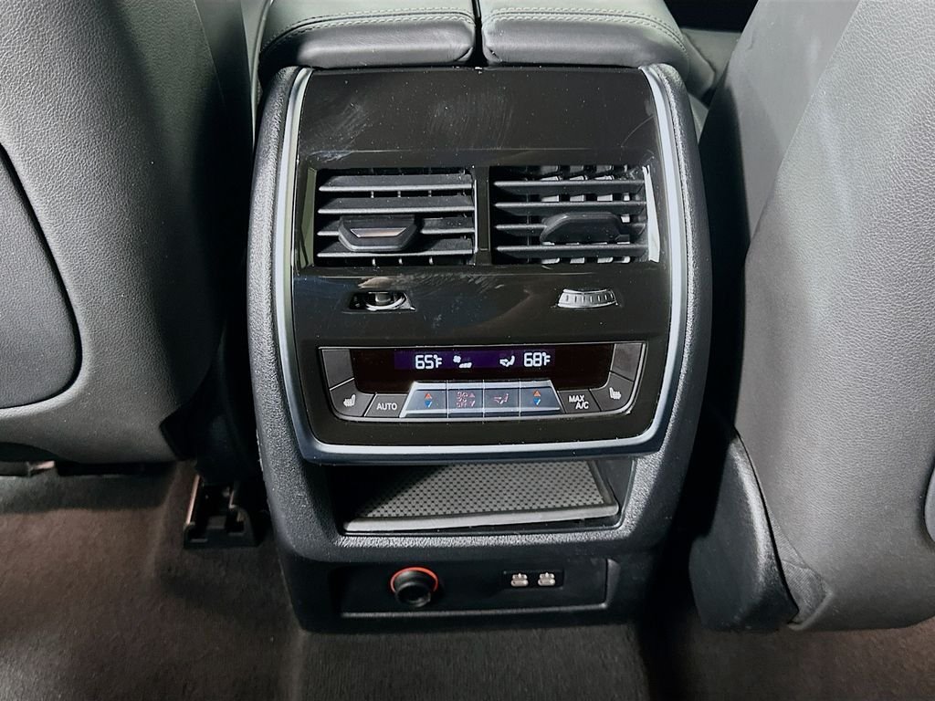 Used 2022 Black Sapphire Metallic BMW M50i image 26