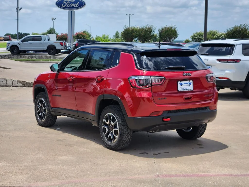 New 2026 Red Hot Pearl-Coat Exterior Paint Jeep Trailhawk image 3