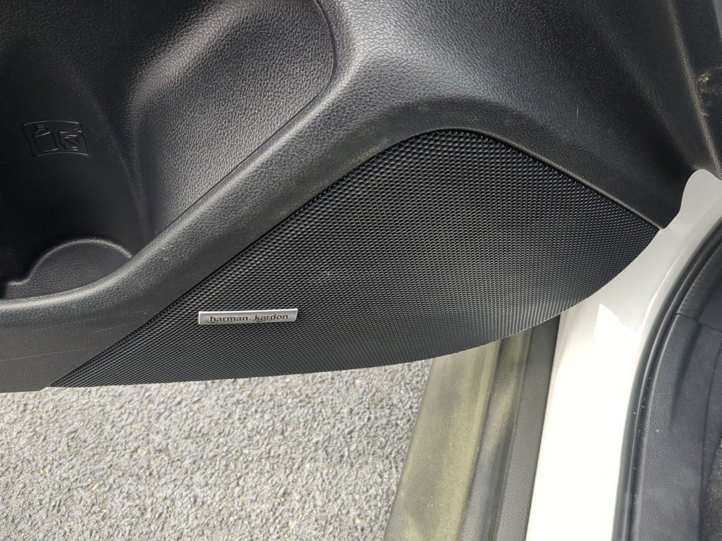 Used 2022 Ceramic White Subaru GT image 13