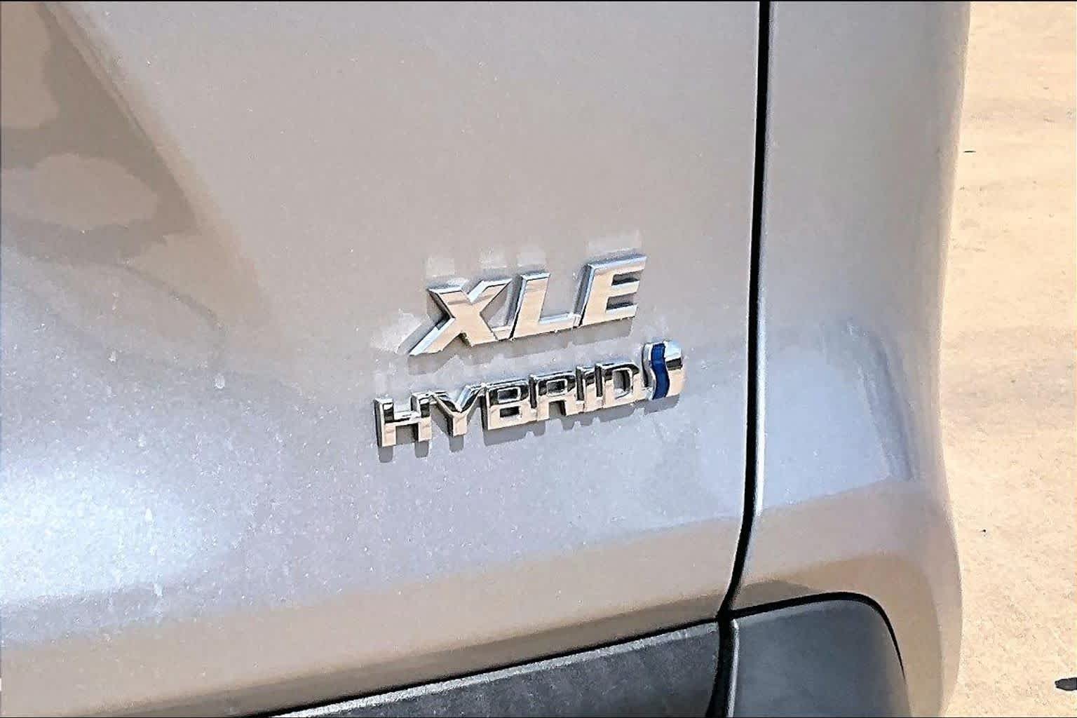 Used 2022 Silver Sky Metallic Toyota Hybrid XLE image 29