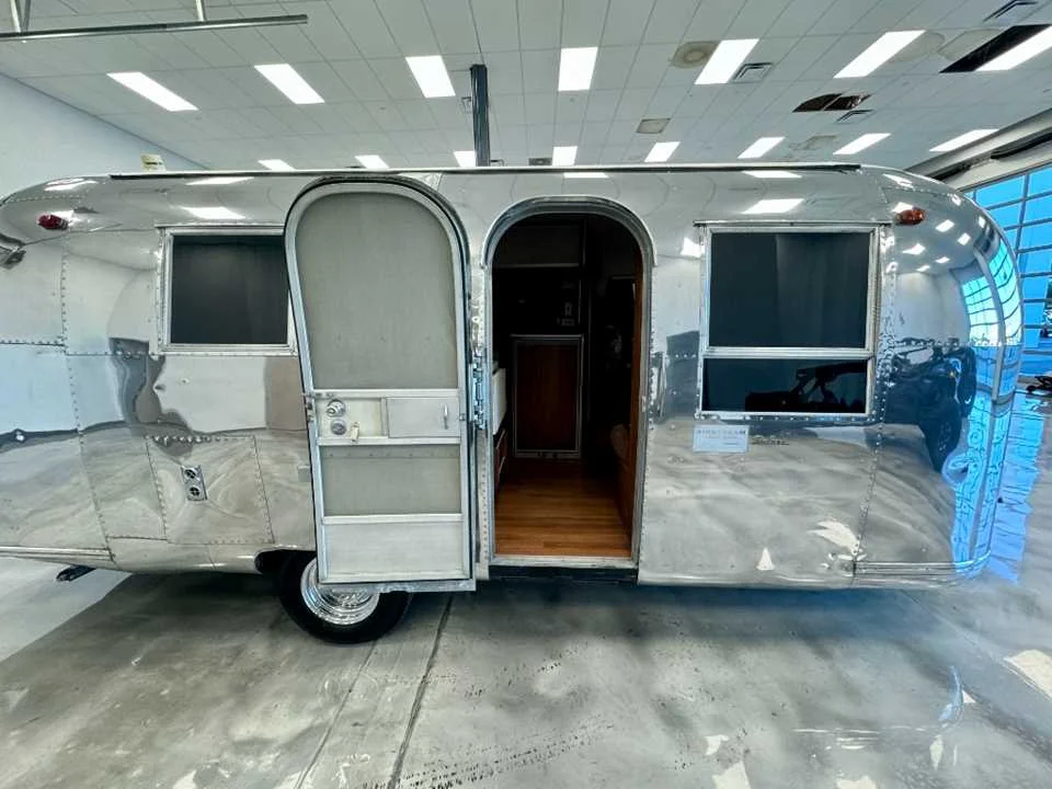 Used 1965 SILVER AIRSTREAM  image 9