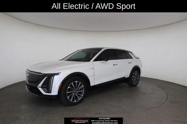 Used 2024 White Cadillac Sport image 3