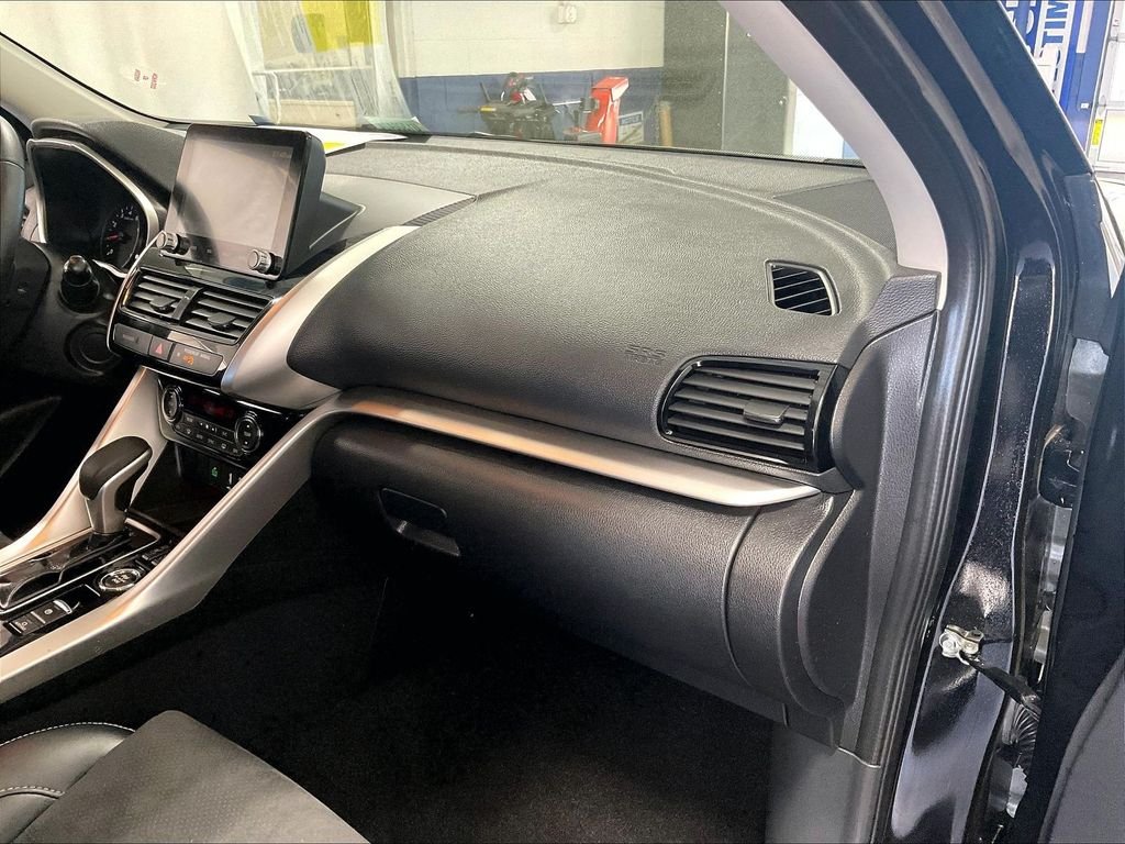 Used 2024 Silver Mitsubishi SE image 13