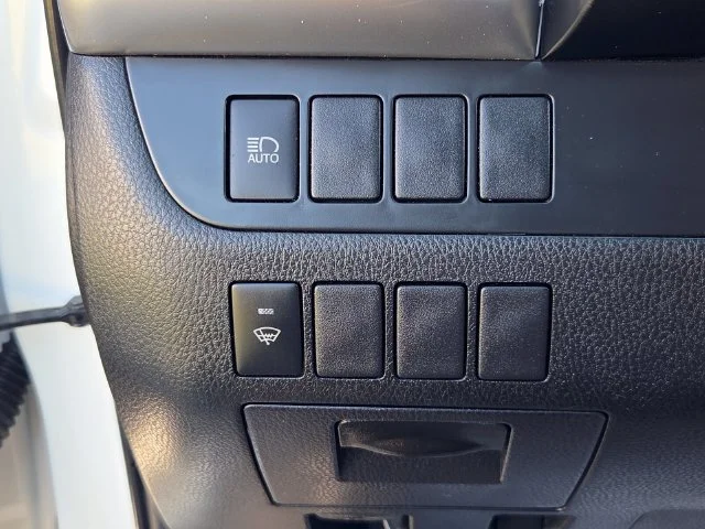 Used 2019 White Toyota LE image 28