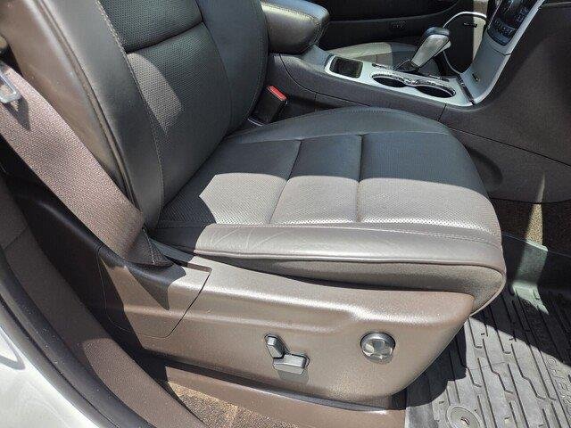 Used 2018 Ivory 3-Coat Jeep Summit image 28