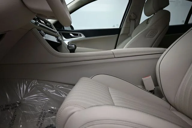 Used 2026 White Genesis 2.5T Prestige image 23
