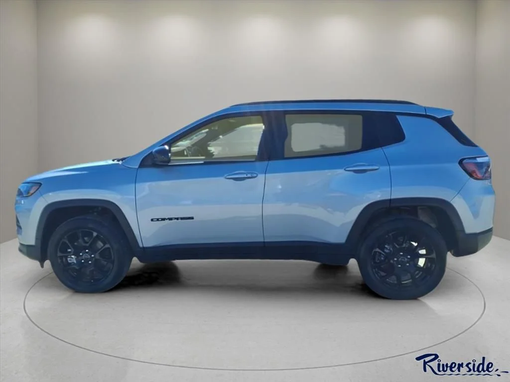 New 2026 Silver Zynith Metallic Clear-Coat Exterior Paint Jeep Latitude image 3