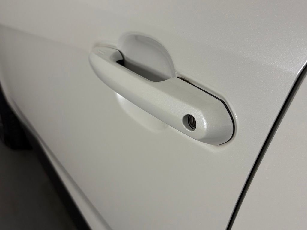 Used 2021 White Toyota XLE Premium image 12