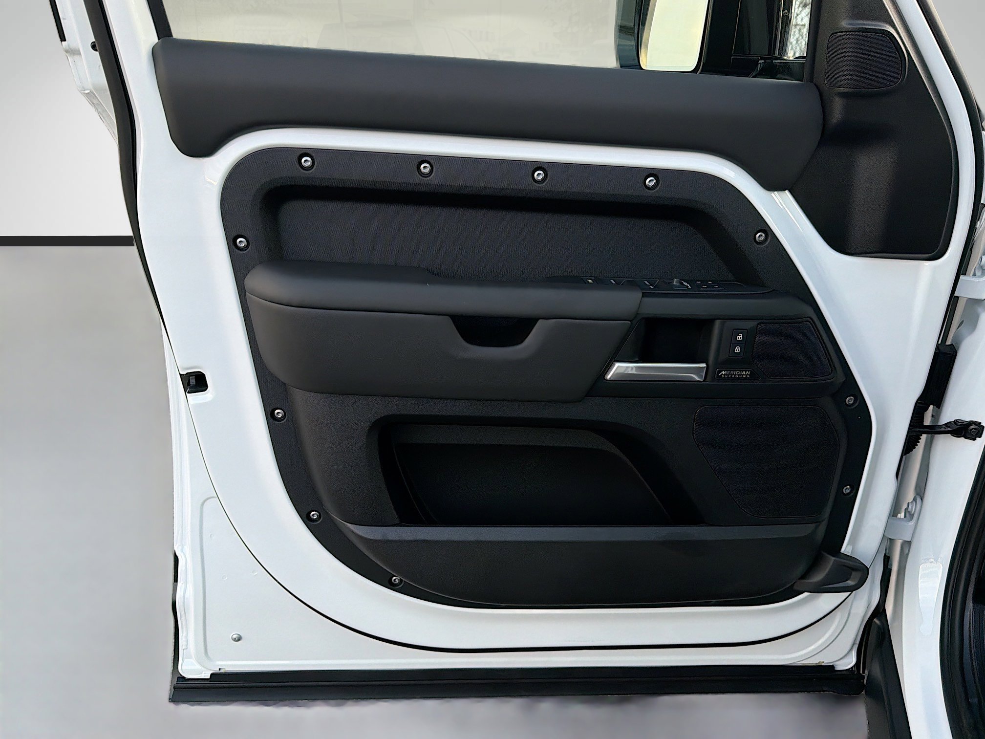 New 2026 Fuji White Land Rover X-Dynamic SE image 21