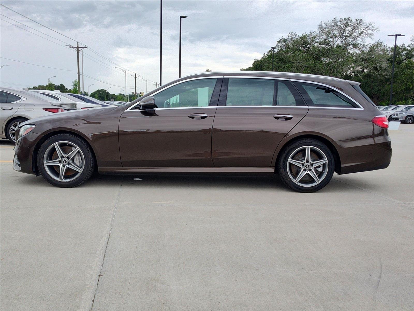 Used 2017 Dakota Brown Metallic Mercedes-Benz E 400 Sport image 3