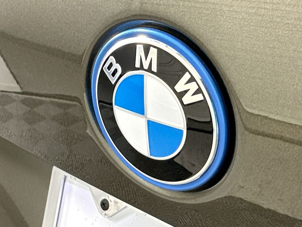 New 2026 Manhattan Green Metallic BMW xDrive50e image 22