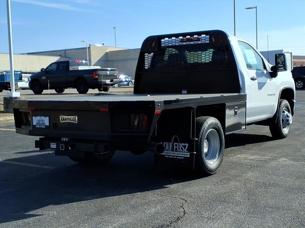 New 2026 Summit White Chevrolet Work Truck image 18