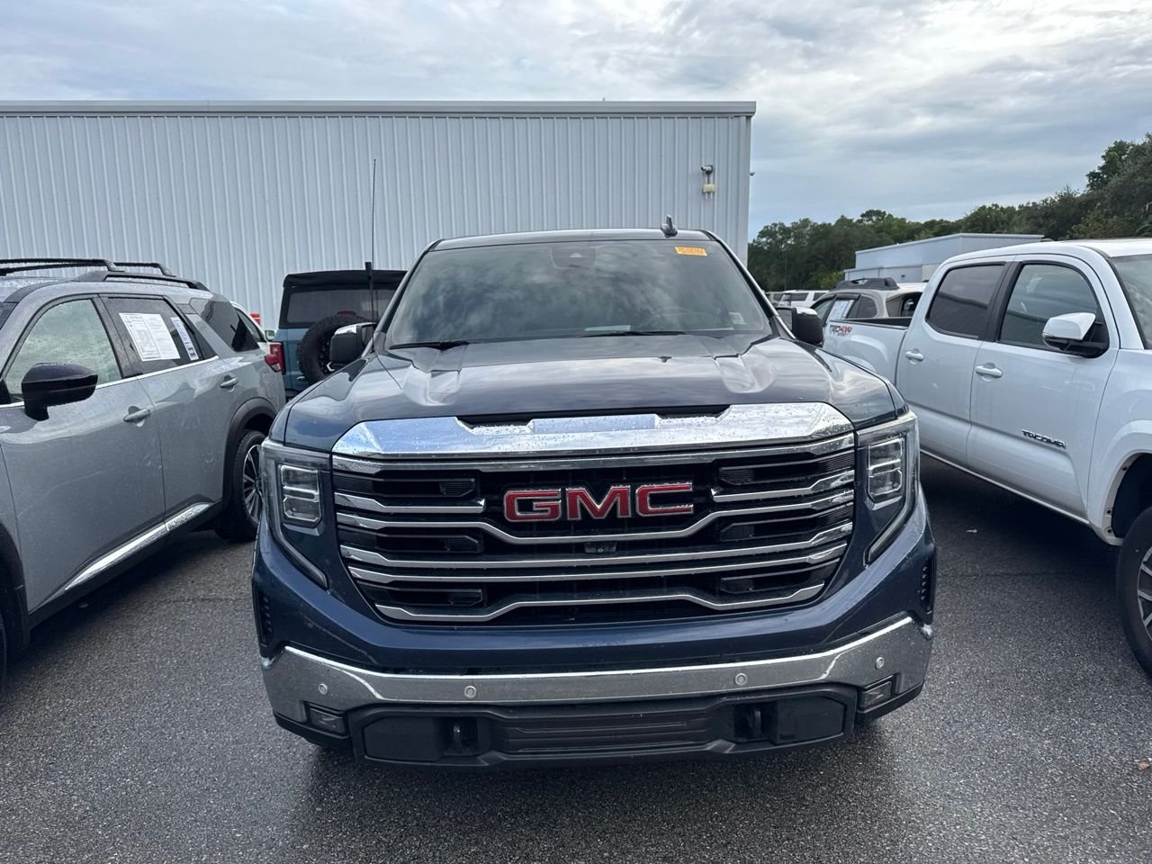 Used 2022 Blue GMC SLT image 2