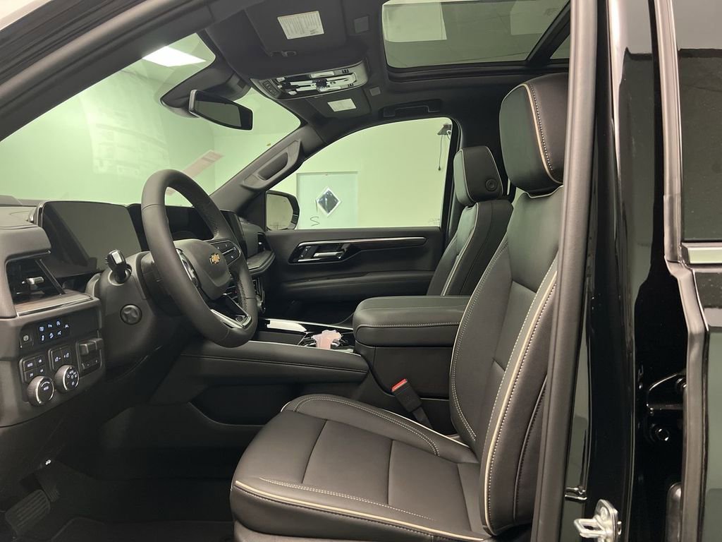 2026 Chevrolet Suburban Premier - Photo 11