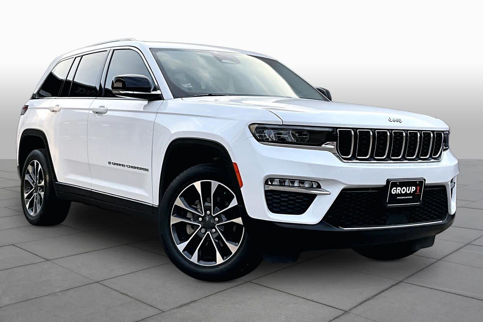Used 2023 Bright White Clearcoat Jeep Limited image 3