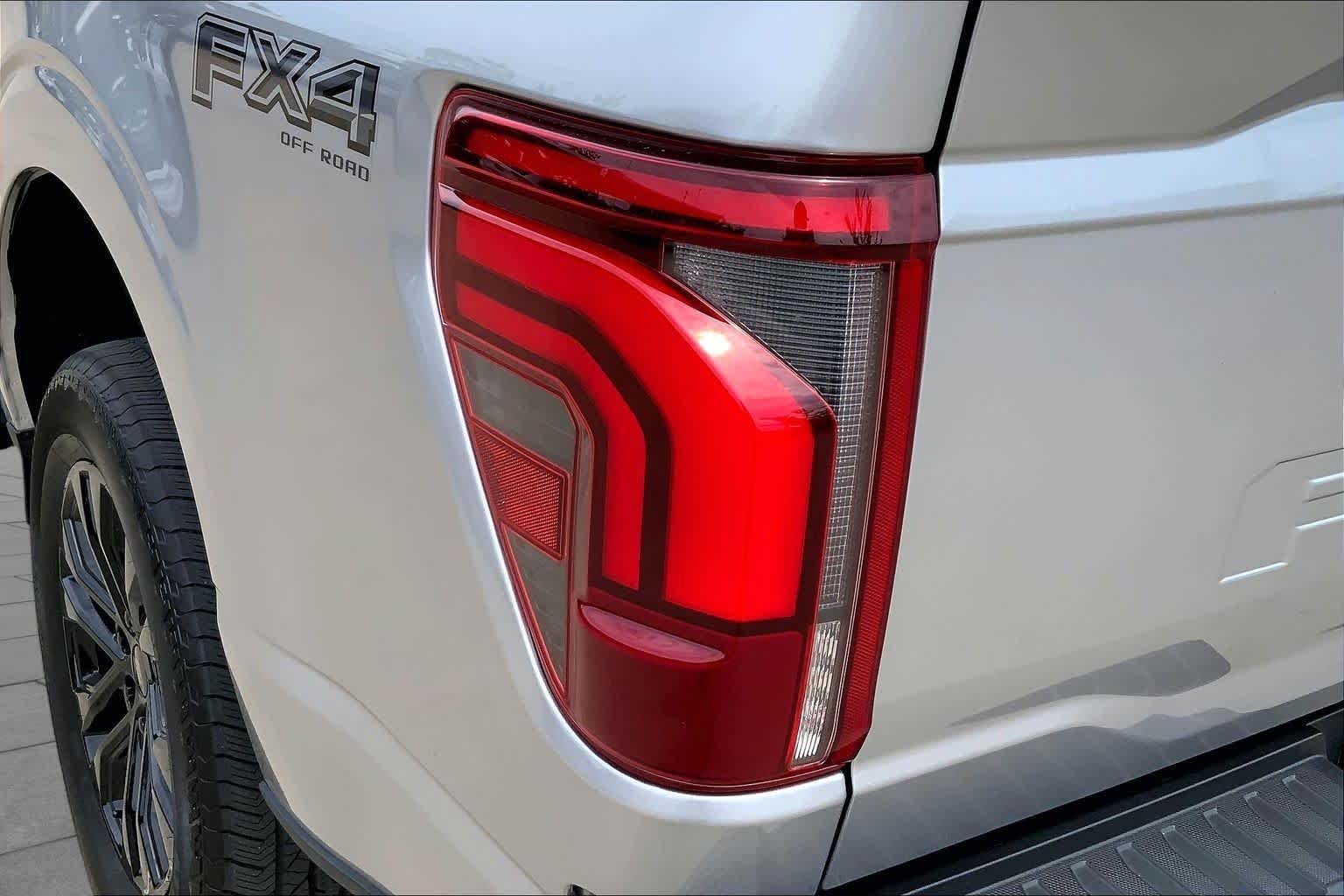 Used 2024 Iconic Silver Metallic Ford LARIAT image 27