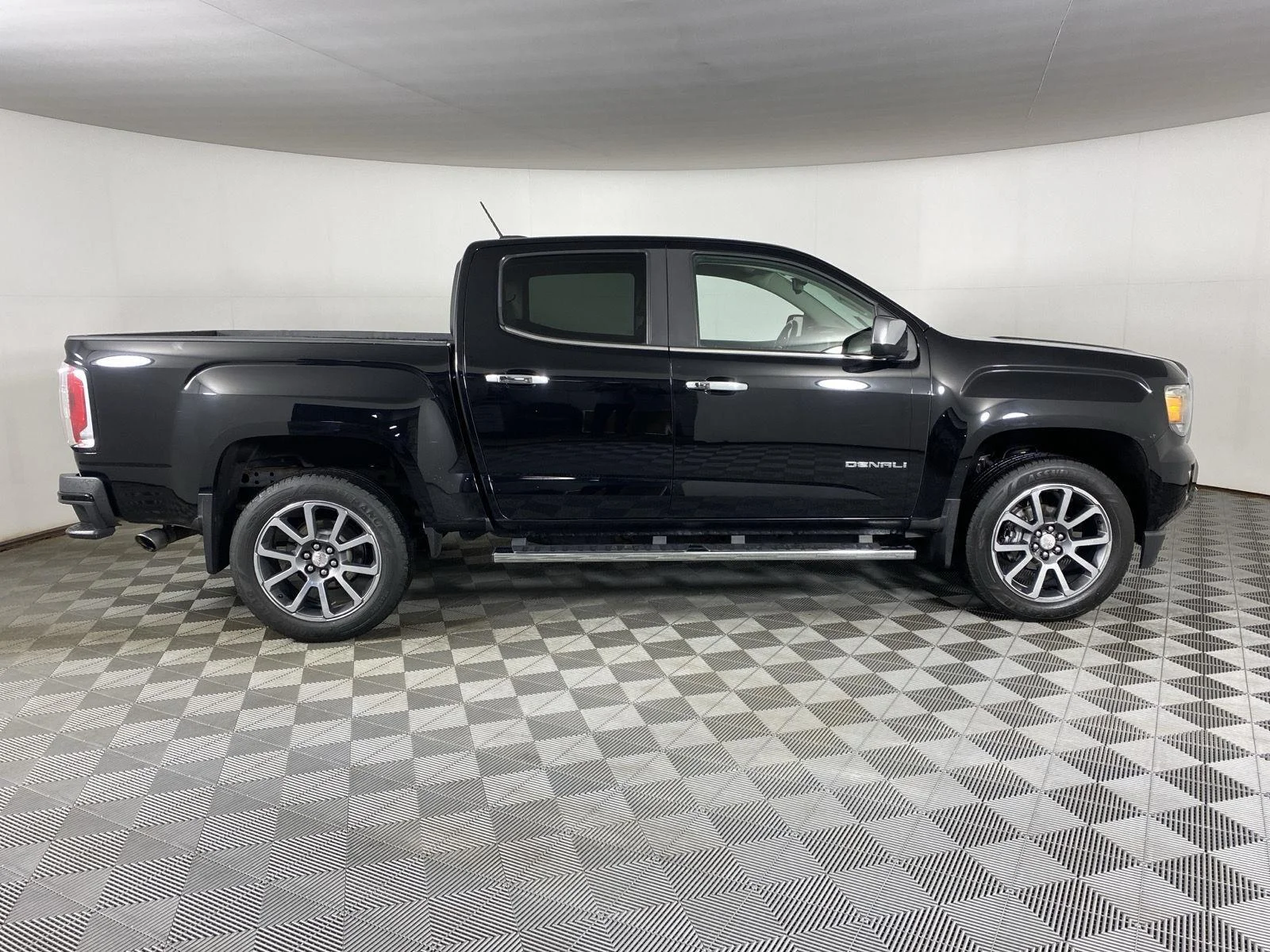 Used 2019 Onyx Black GMC 4WD Denali image 8