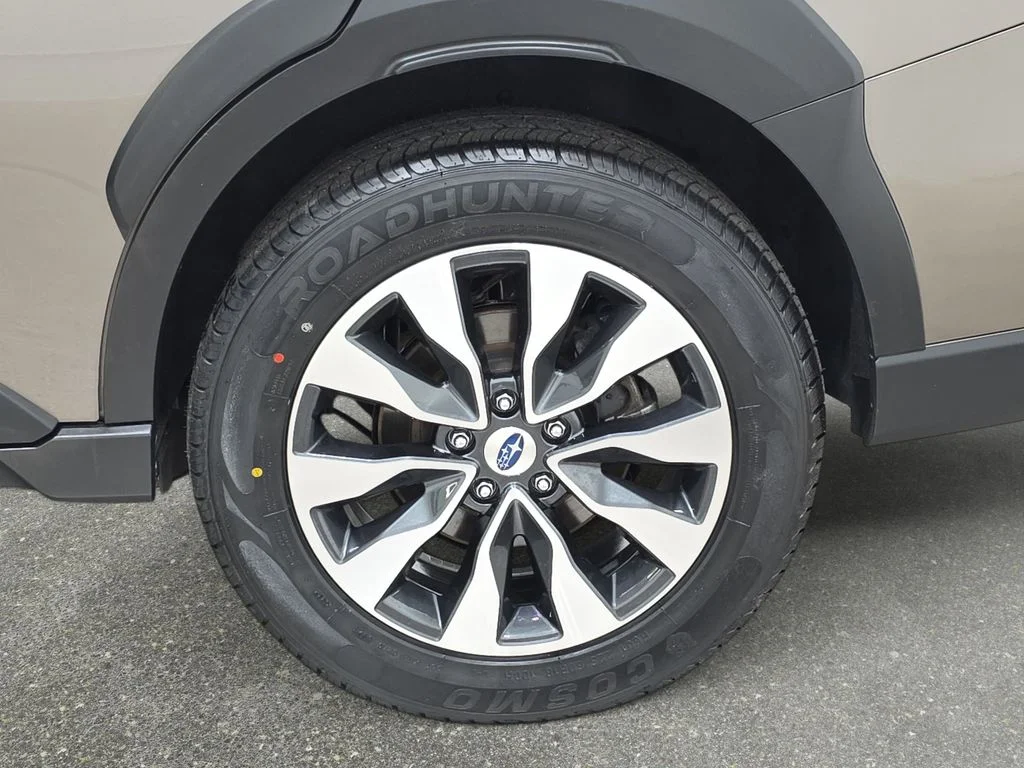 Used 2023 Brilliant Bronze Metallic Subaru Limited image 33