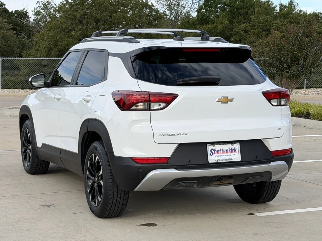Used 2021 White Chevrolet LT image 3