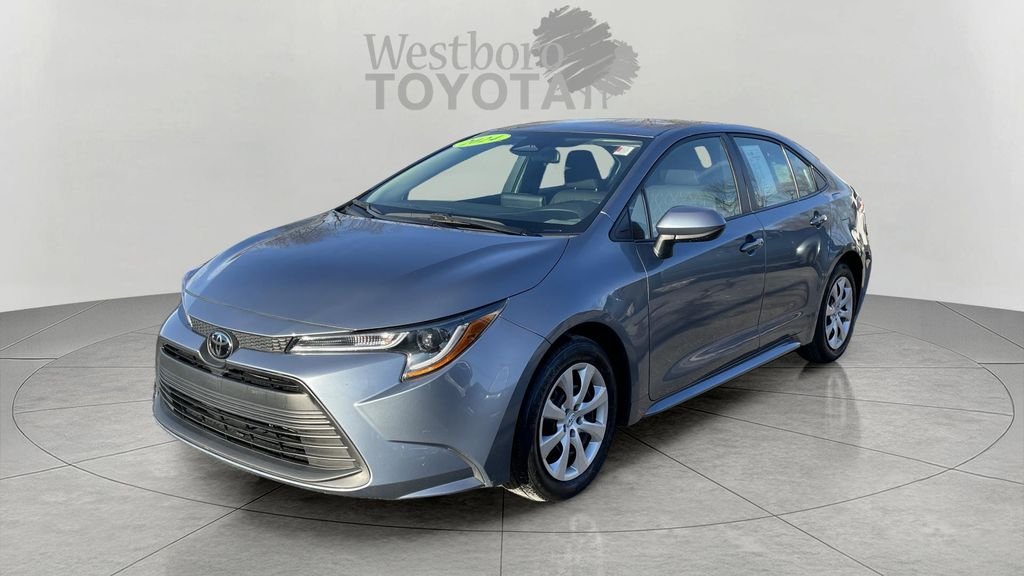 Used 2024  Toyota LE image 3
