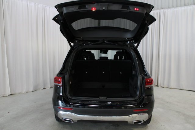 Used 2022 Black Mercedes-Benz GLB 250 image 34
