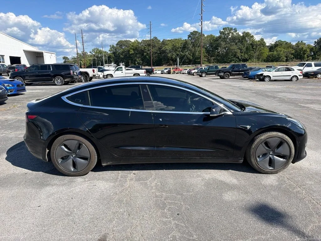 Used 2018 Obsidian Black Metallic Tesla  image 4